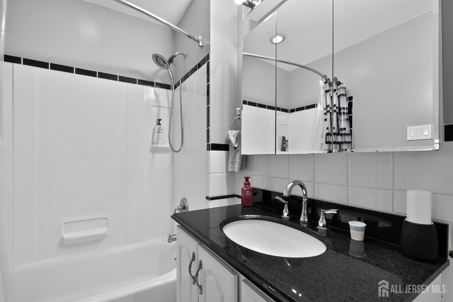 4 Windsor Road Howell NJ 07731