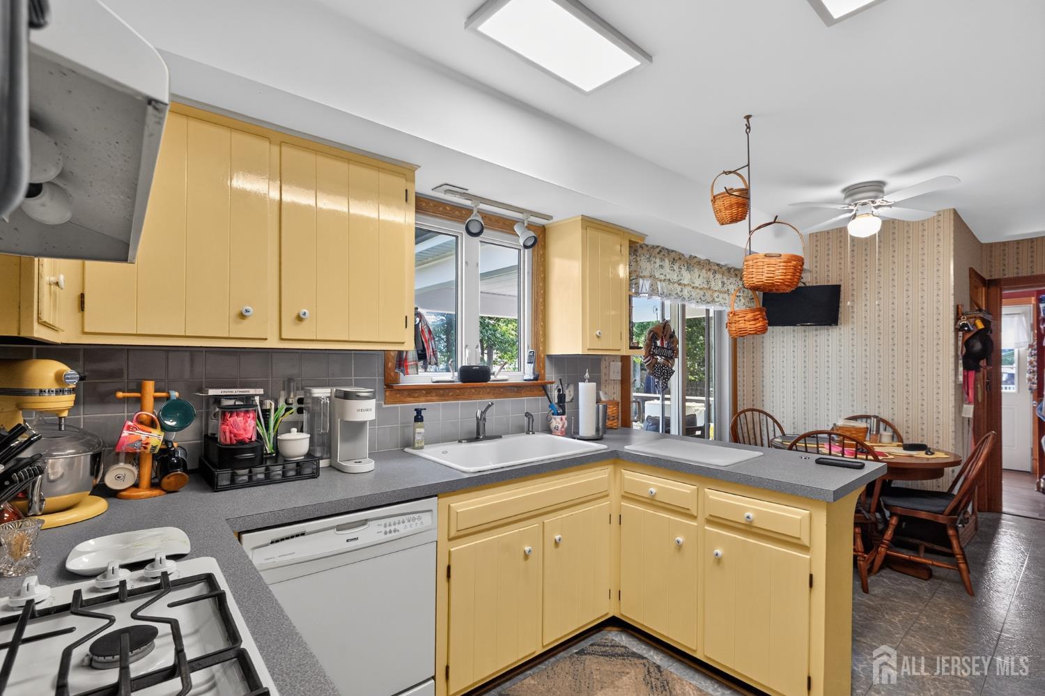4 Windsor Road Howell NJ 07731