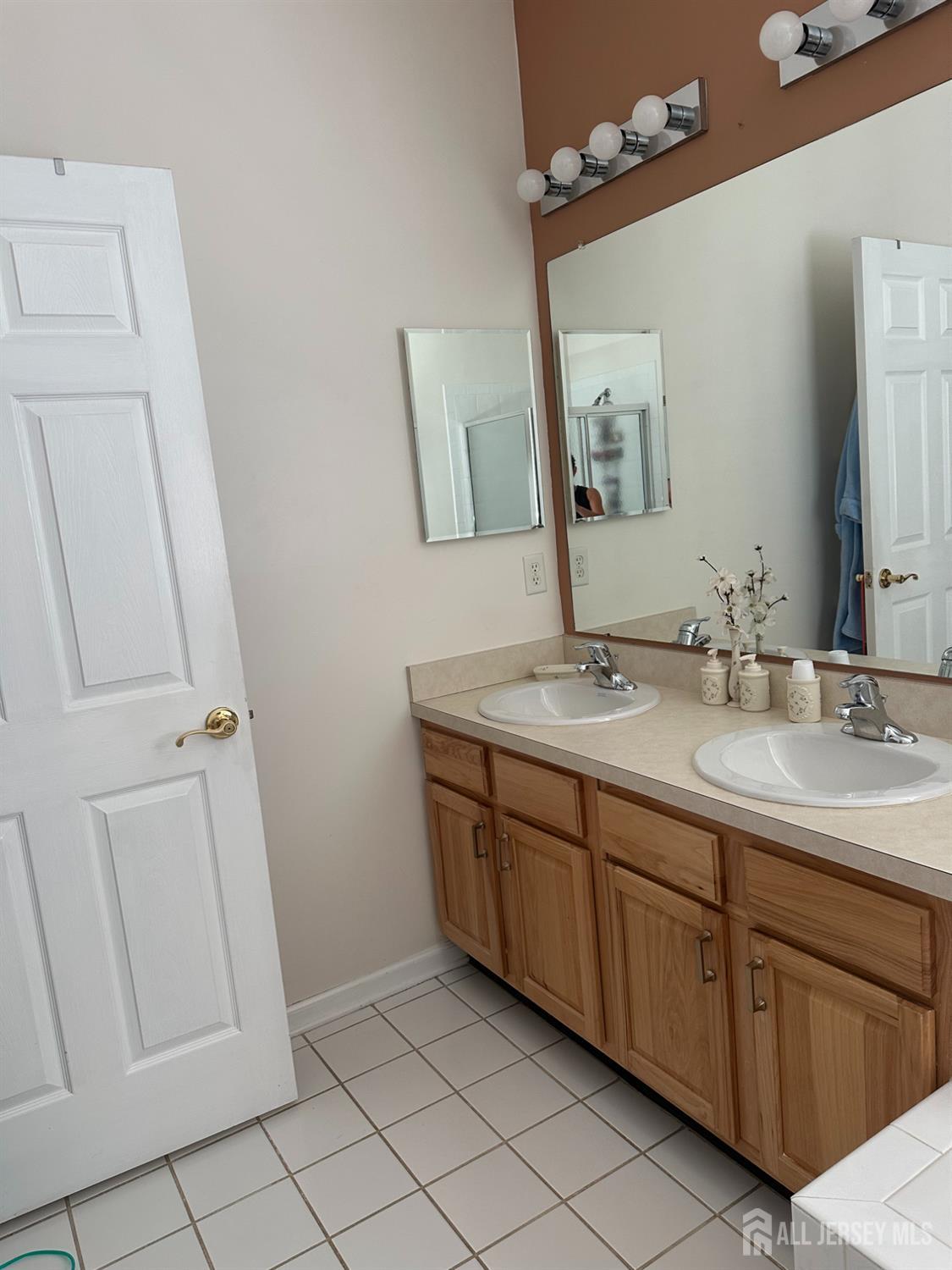 17 Burholme Drive Hamilton NJ 08691
