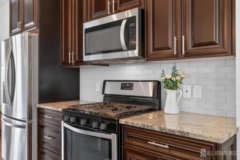 197 Roosevelt Drive Wood-Ridge NJ 07075