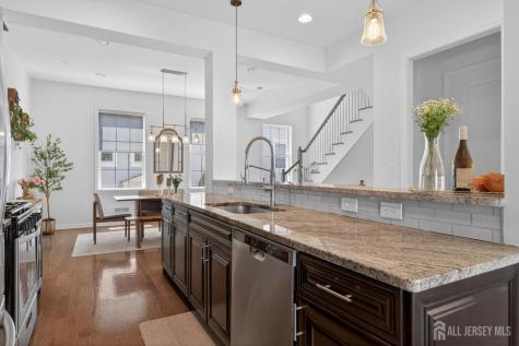 197 Roosevelt Drive Wood-Ridge NJ 07075