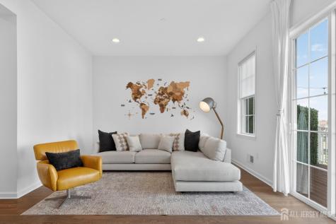 197 Roosevelt Drive Wood-Ridge NJ 07075