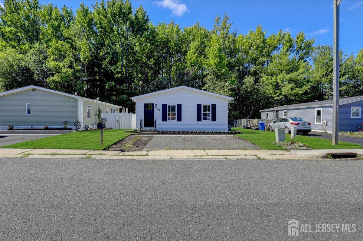35 Deer Way Manalapan NJ 07726