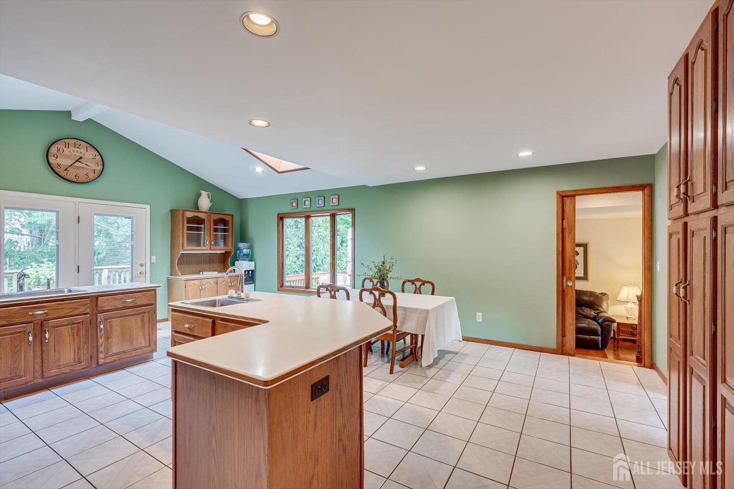 48 Frost Avenue Edison NJ 08820