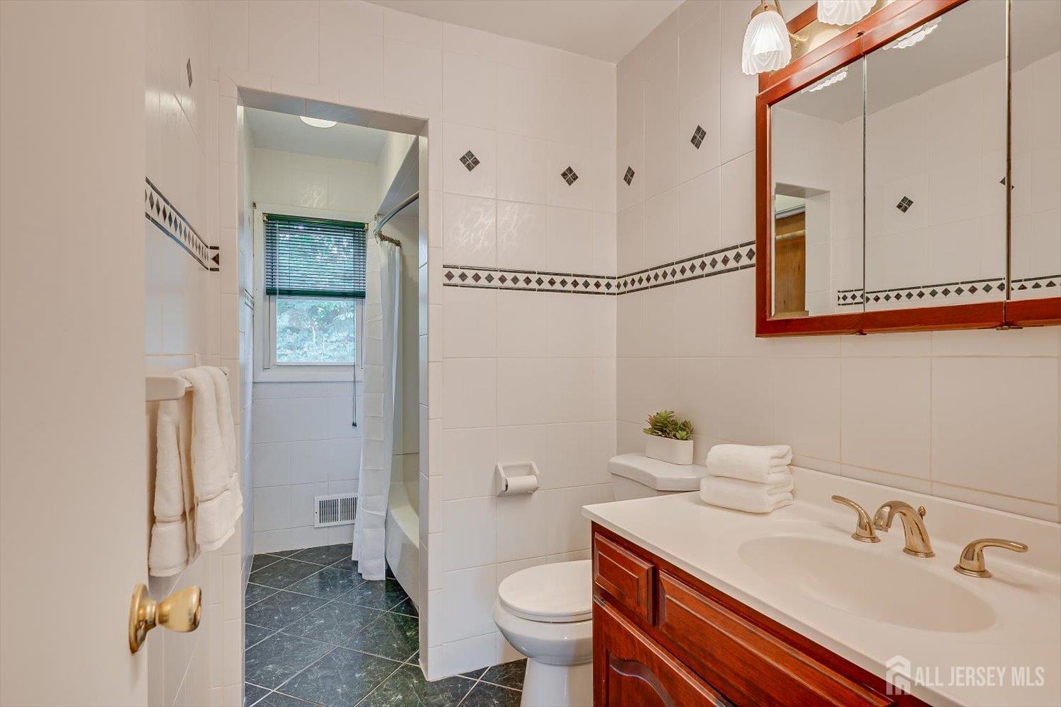 48 Frost Avenue Edison NJ 08820