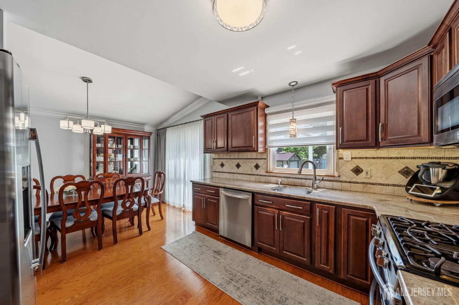 88 Montrose Avenue Colonia NJ 07067