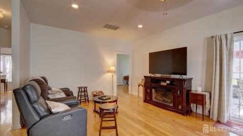 13 High Street Helmetta NJ 08828