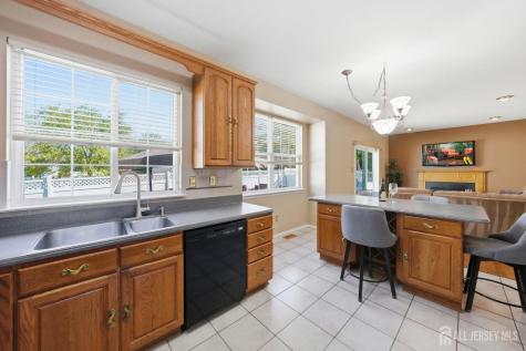 42 Hinton Street Sayreville NJ 08872