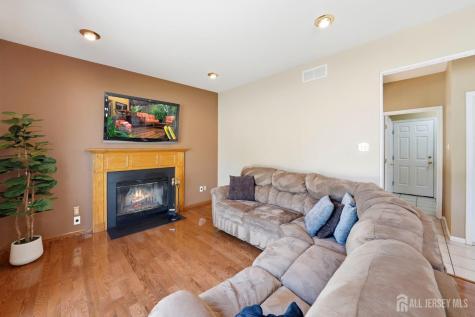 42 Hinton Street Sayreville NJ 08872