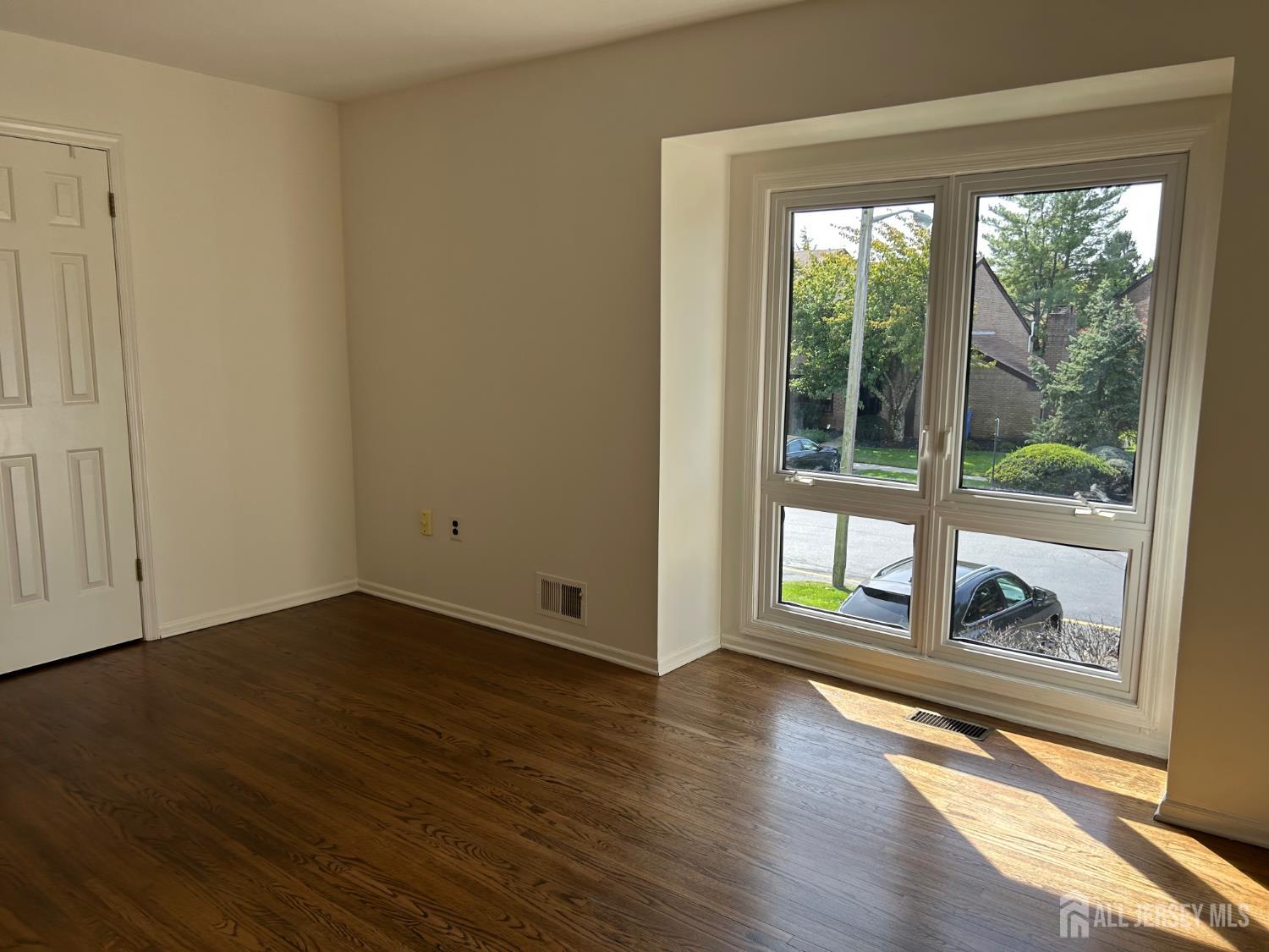 367 Willowbrook Drive North Brunswick NJ 08902