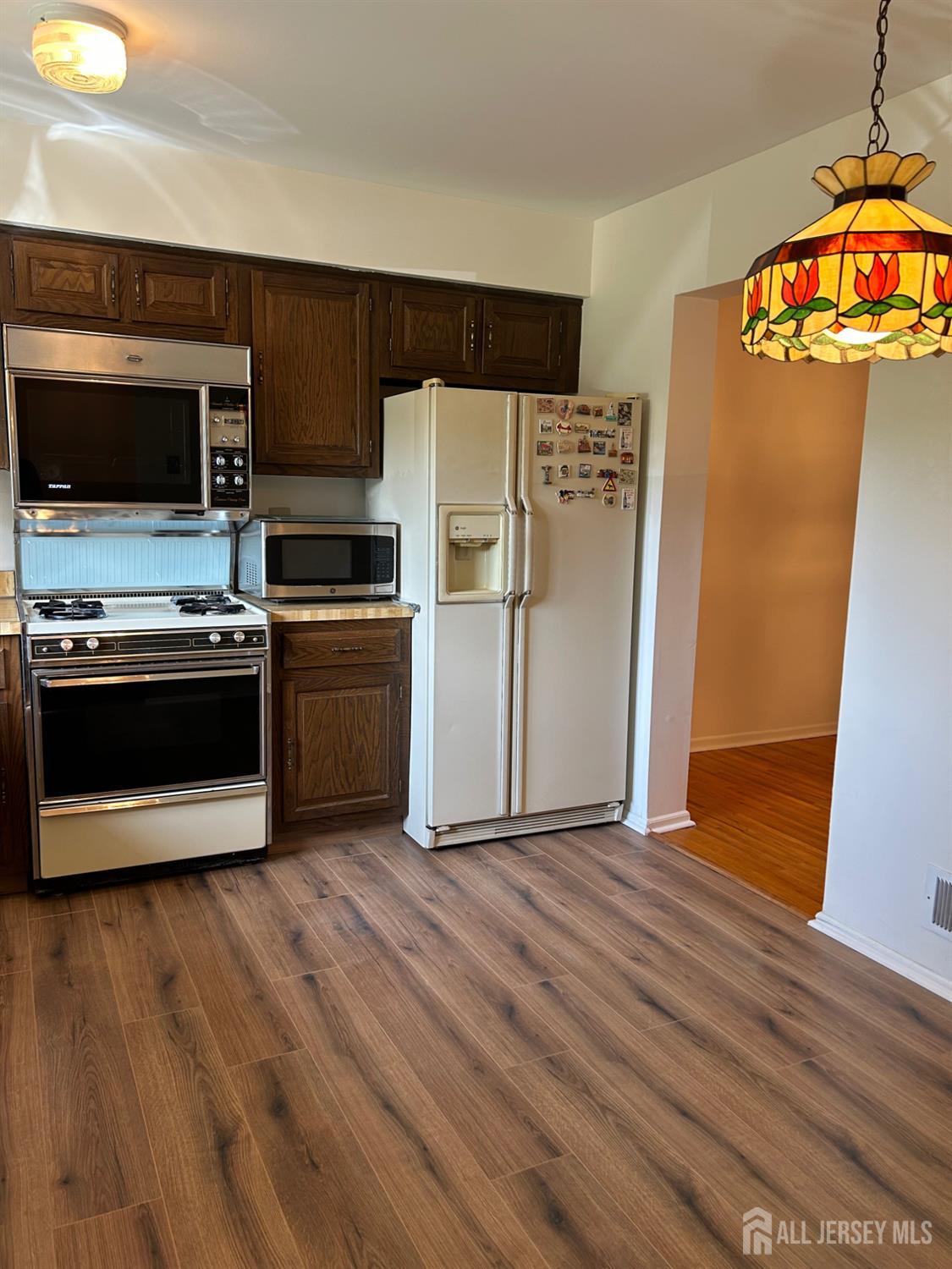 367 Willowbrook Drive North Brunswick NJ 08902
