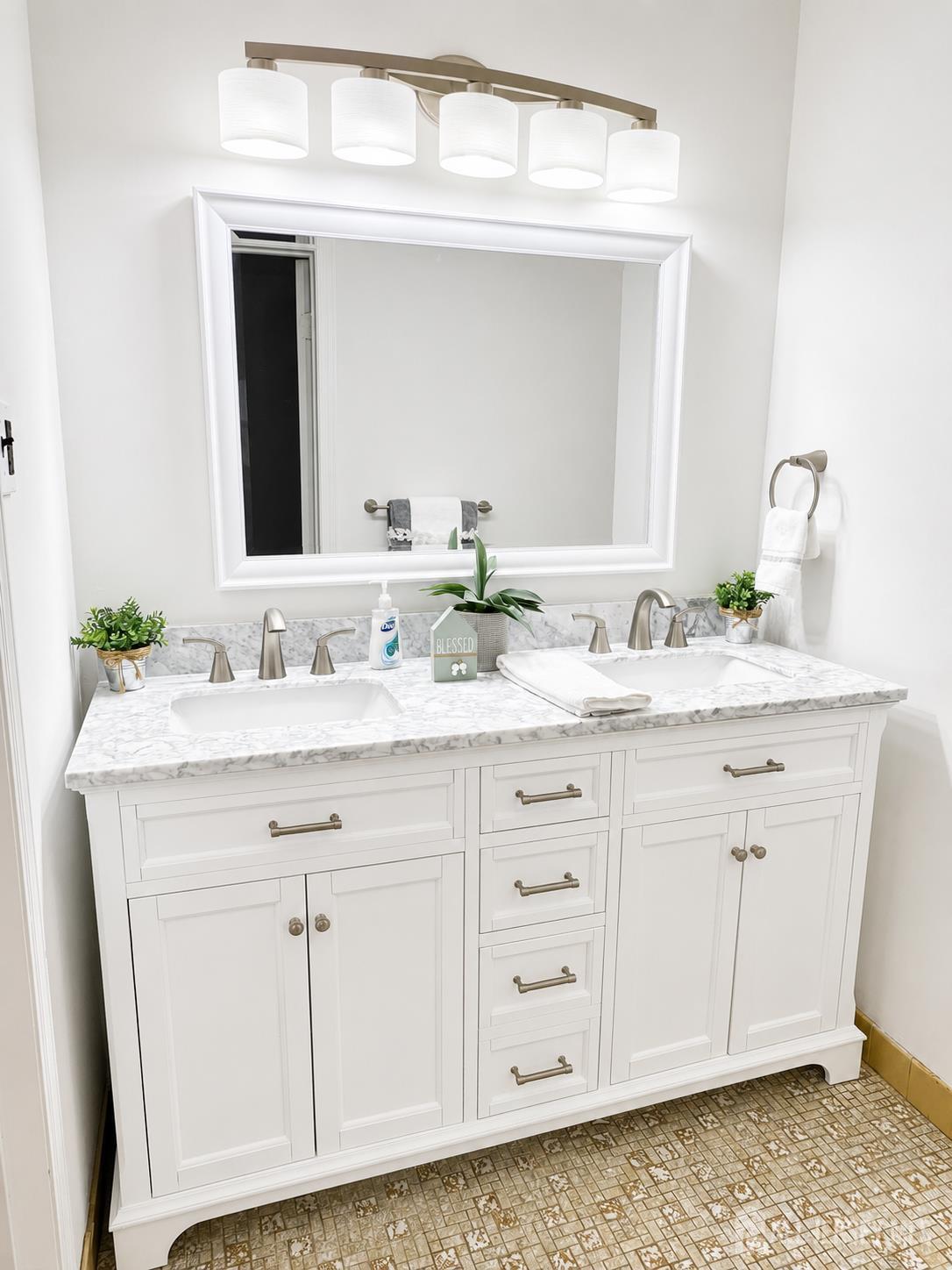 13 Traci Lane Edison NJ 08817
