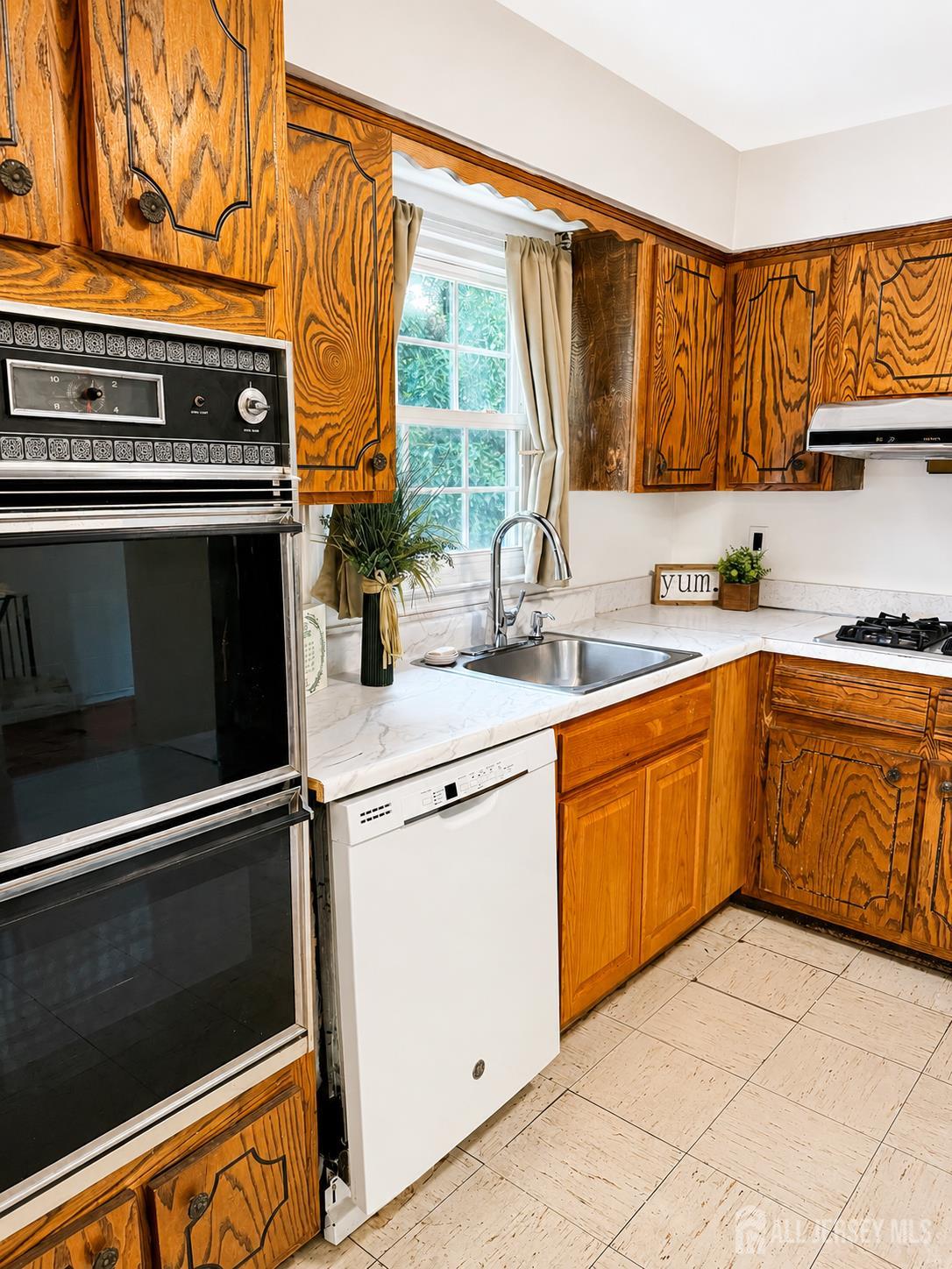 13 Traci Lane Edison NJ 08817