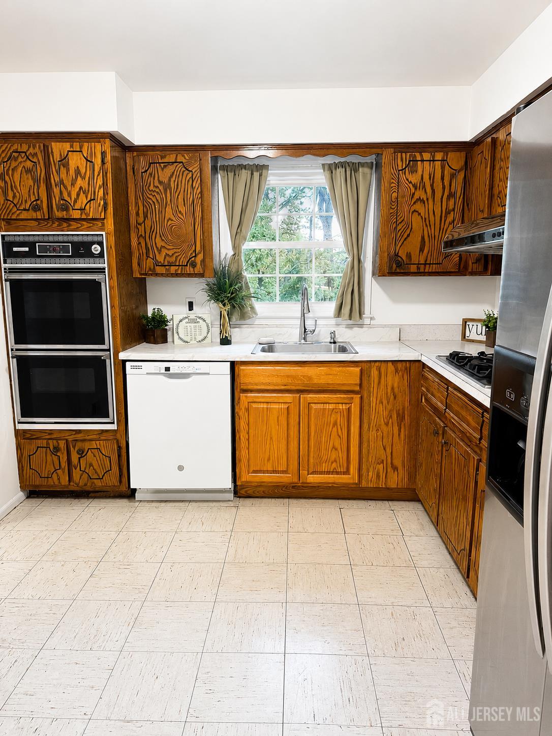 13 Traci Lane Edison NJ 08817