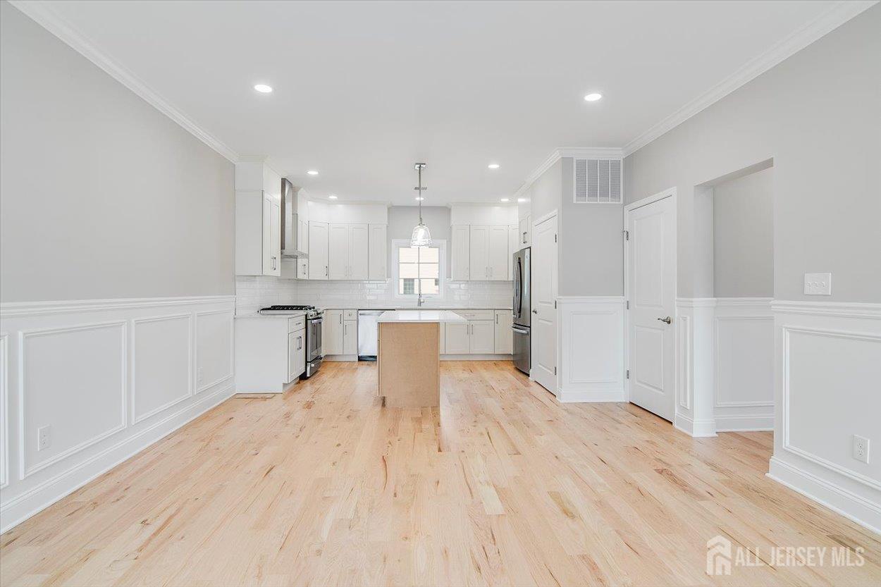 713 Inman Avenue Colonia NJ 07067