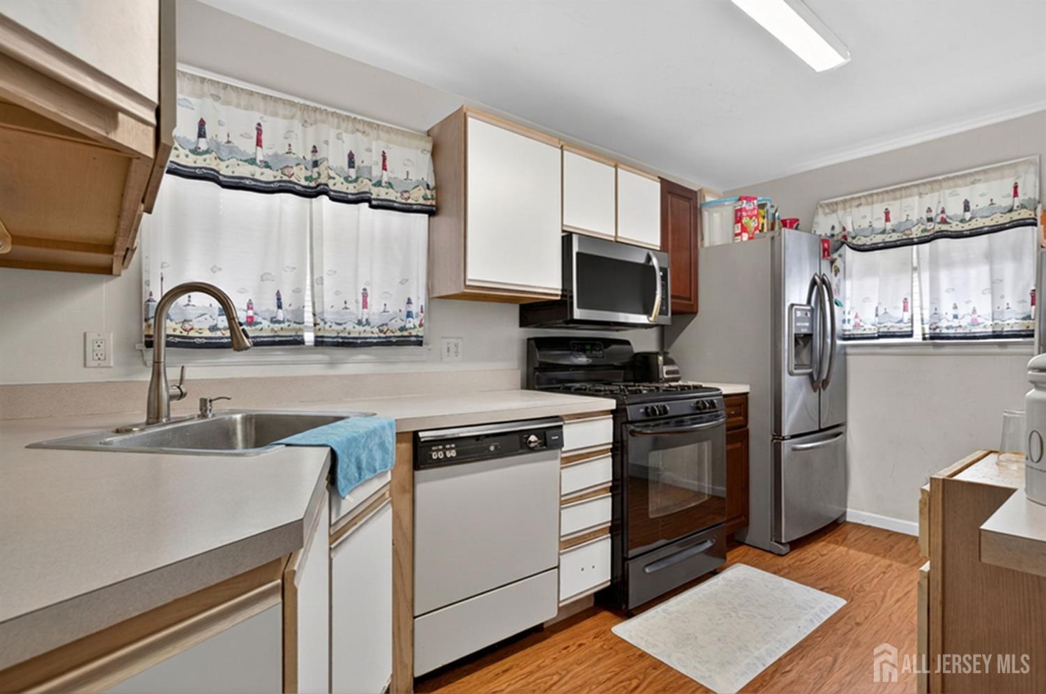 6 Hayes Court North Brunswick NJ 08902