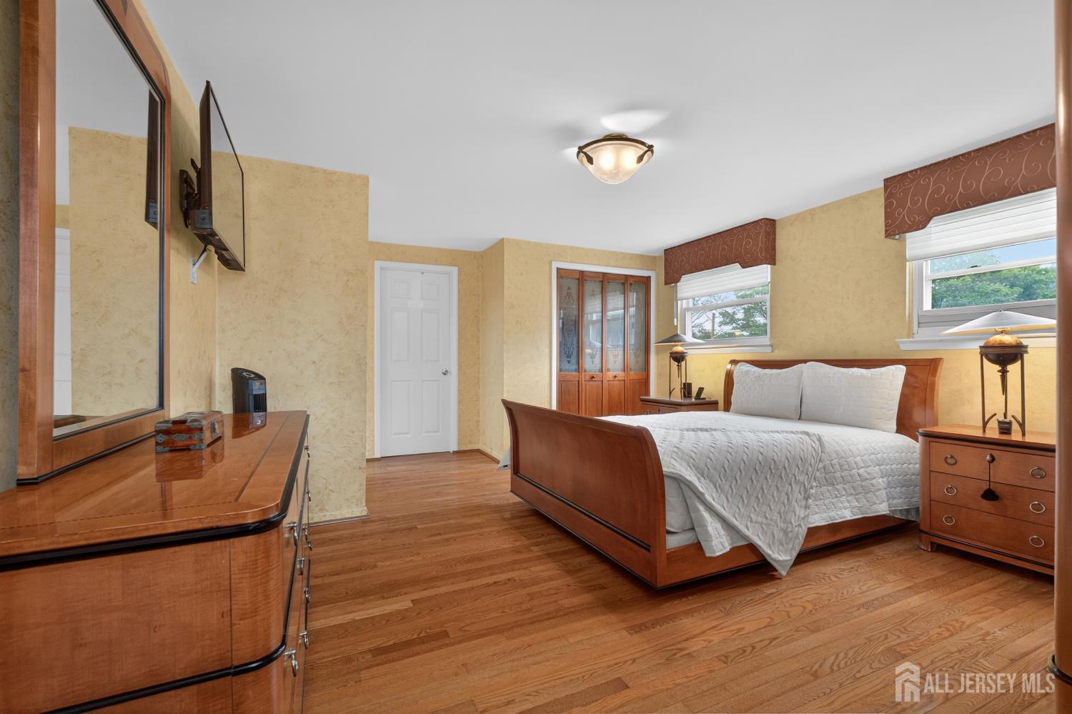 24 Deerwood Avenue Edison NJ 08817
