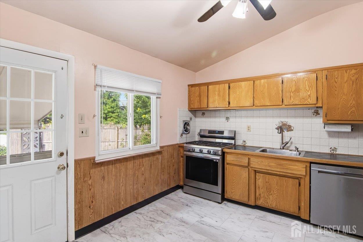 15 Bonham Drive Edison NJ 08837