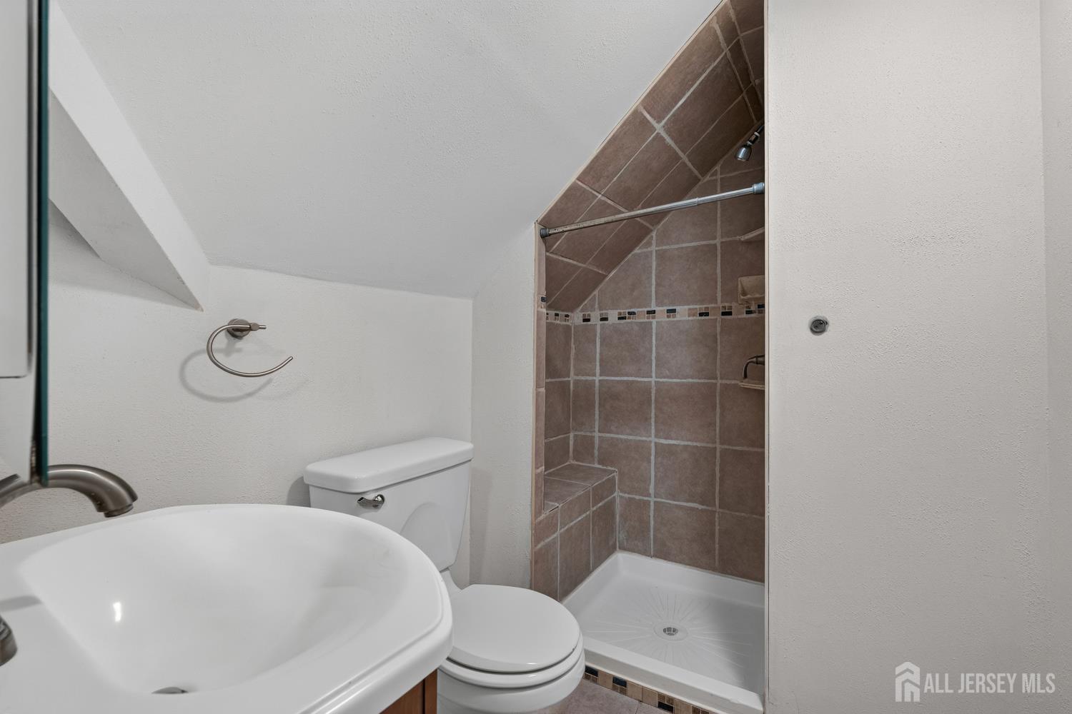 17 Joanna Place Colonia NJ 07067