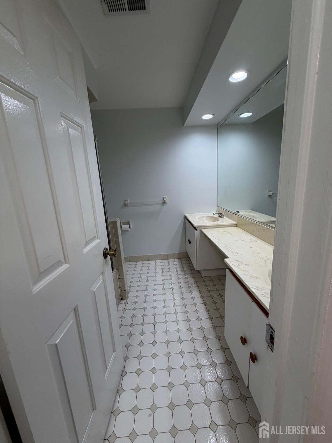 406 Woodhaven Drive Edison NJ 08817
