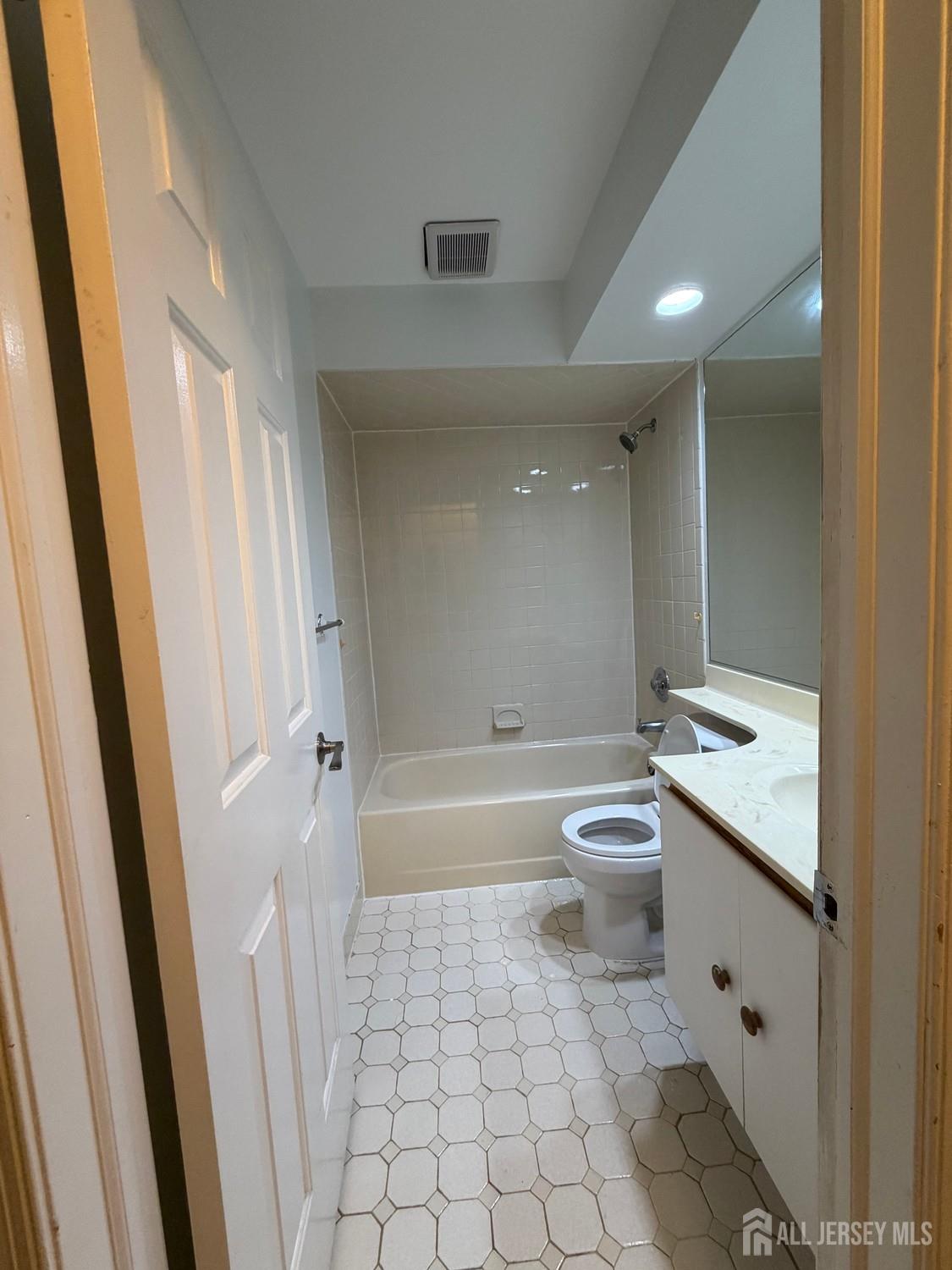 406 Woodhaven Drive Edison NJ 08817