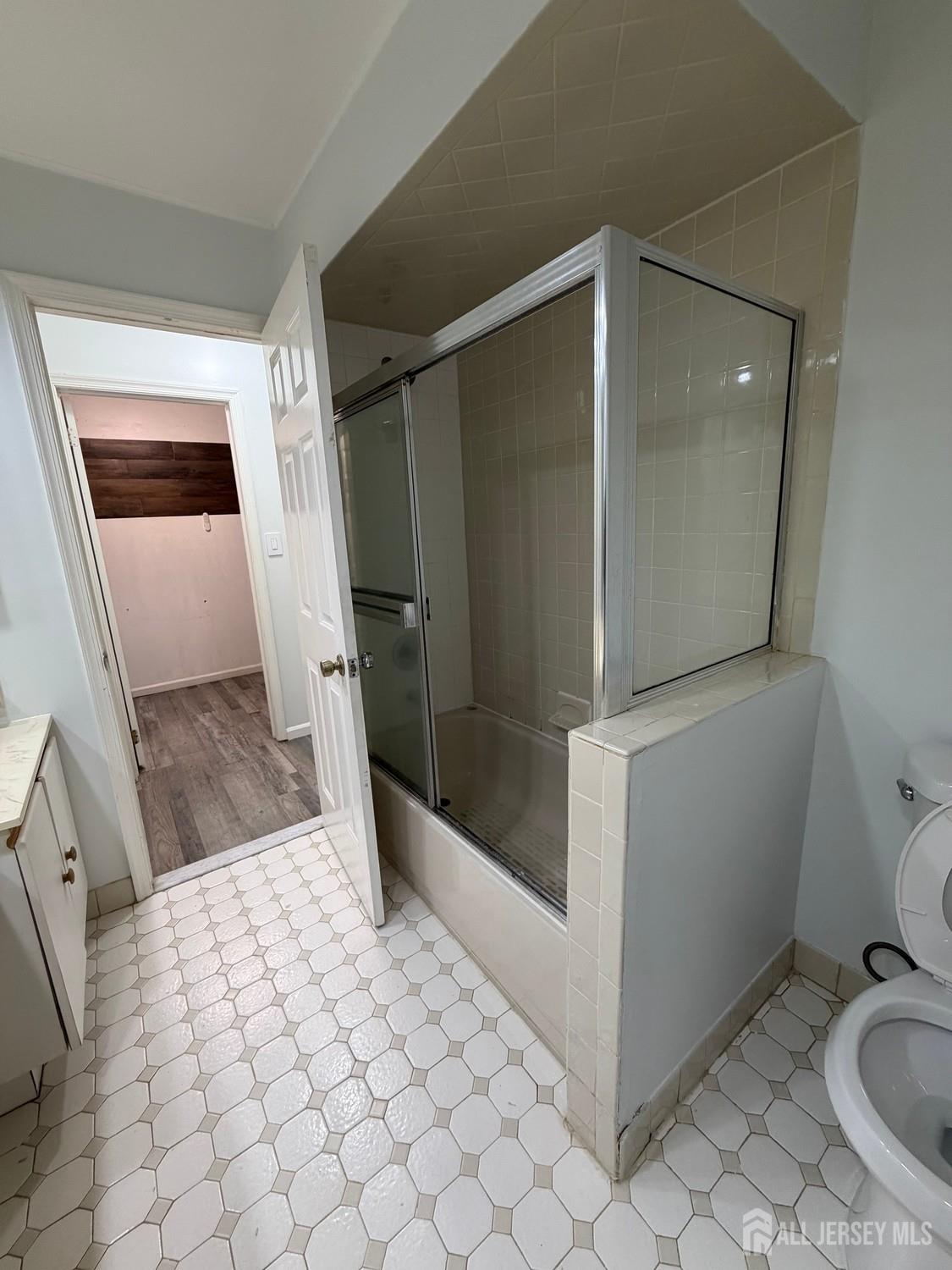 406 Woodhaven Drive Edison NJ 08817