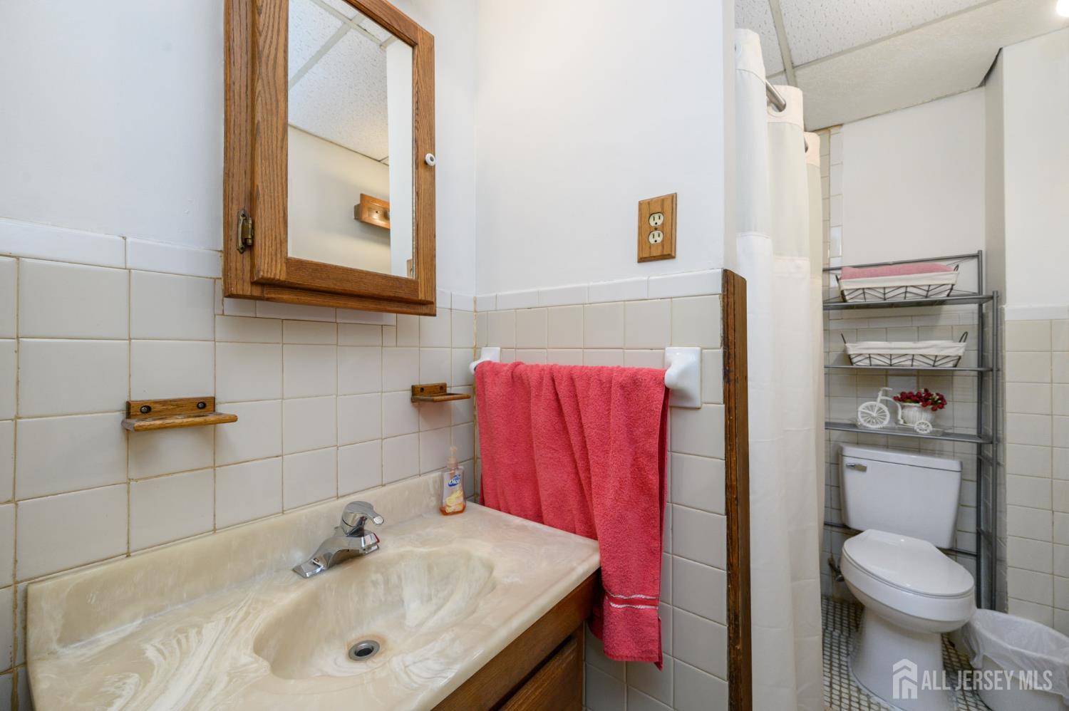 27 S Robert Street S Sewaren NJ 07077