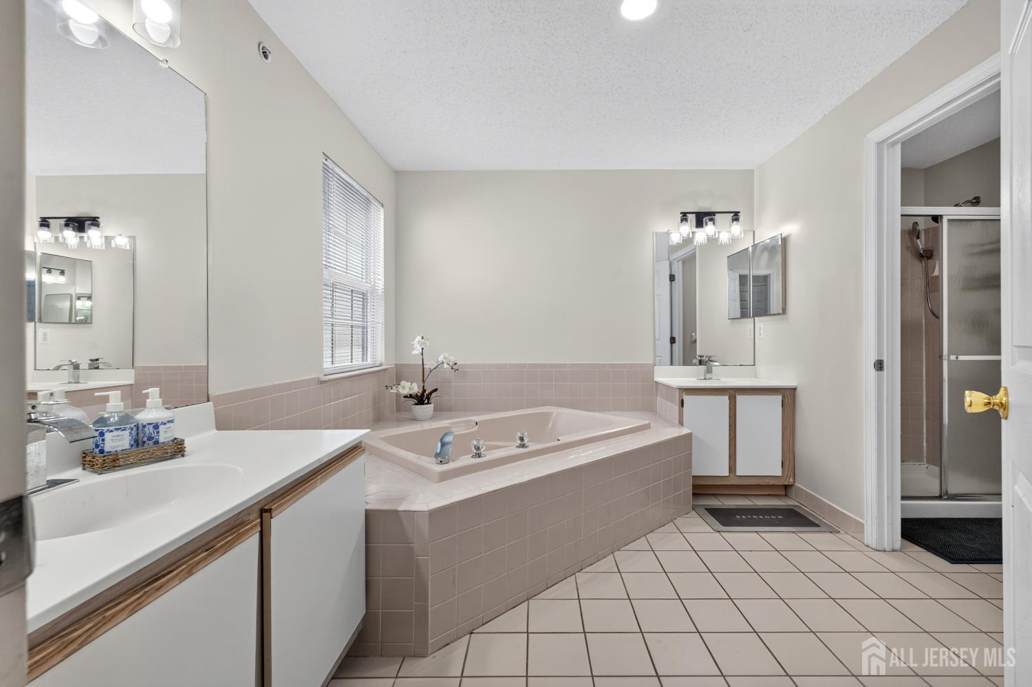 112 Prestwick Way Edison NJ 08820