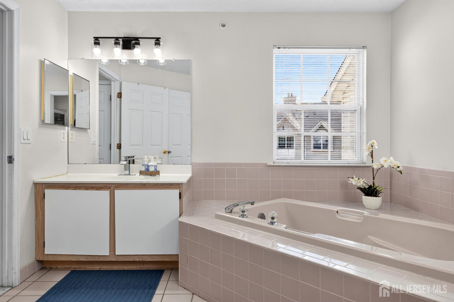 112 Prestwick Way Edison NJ 08820