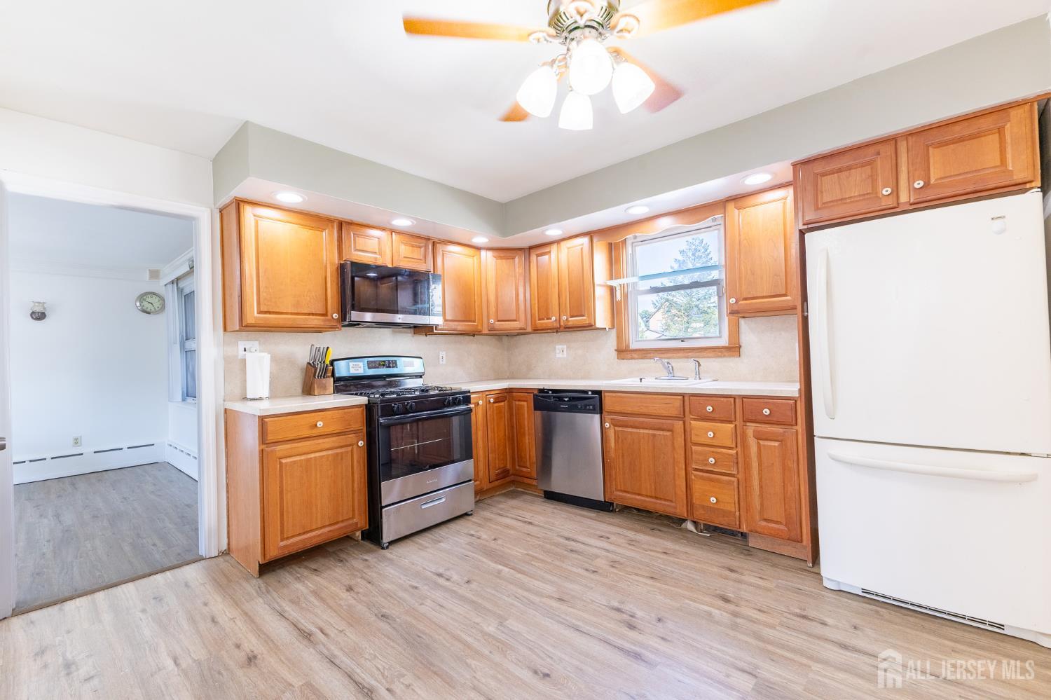 2 Hilltop Avenue Sayreville NJ 08879