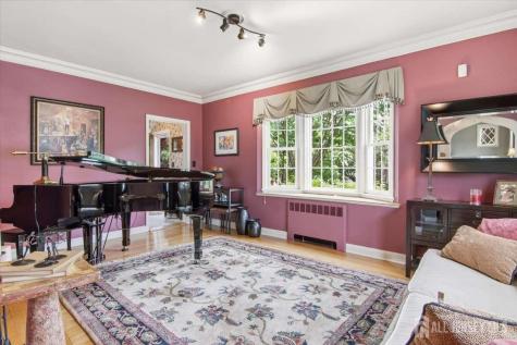 4 Honey Court Metuchen NJ 08840