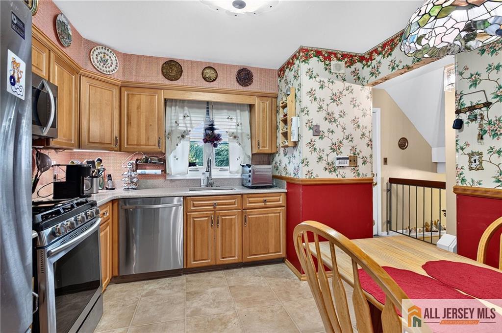 403 Peach Street Avenel NJ 07001