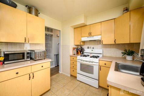 290 Grove Street Woodbridge Proper NJ 07095