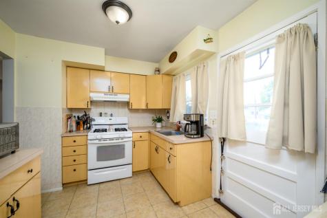 290 Grove Street Woodbridge Proper NJ 07095