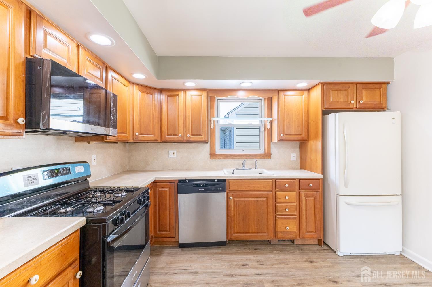 2 Hilltop Avenue Sayreville NJ 08879