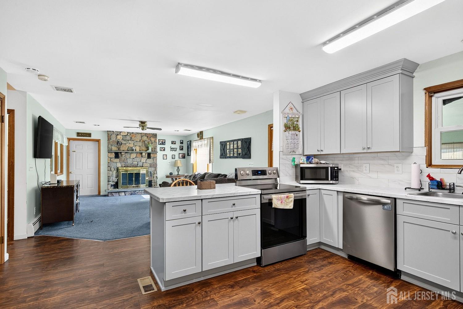53 Hoffman Road Monroe NJ 08831