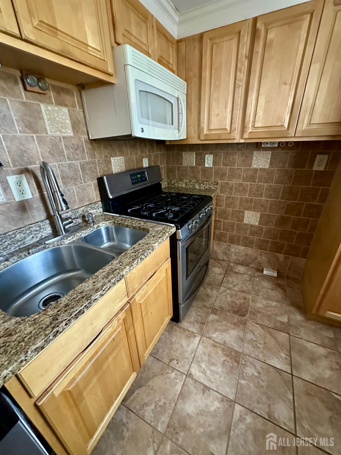 11 Demarest Place Piscataway NJ 08854