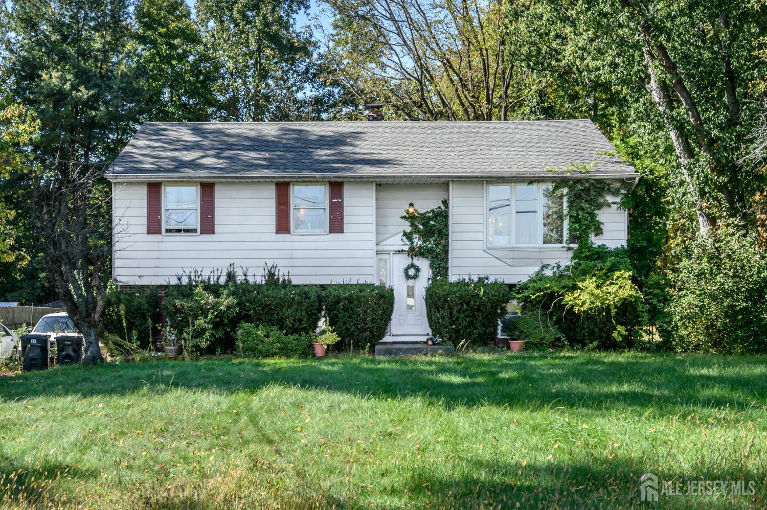 25 Applegate Lane Plumsted NJ 08533