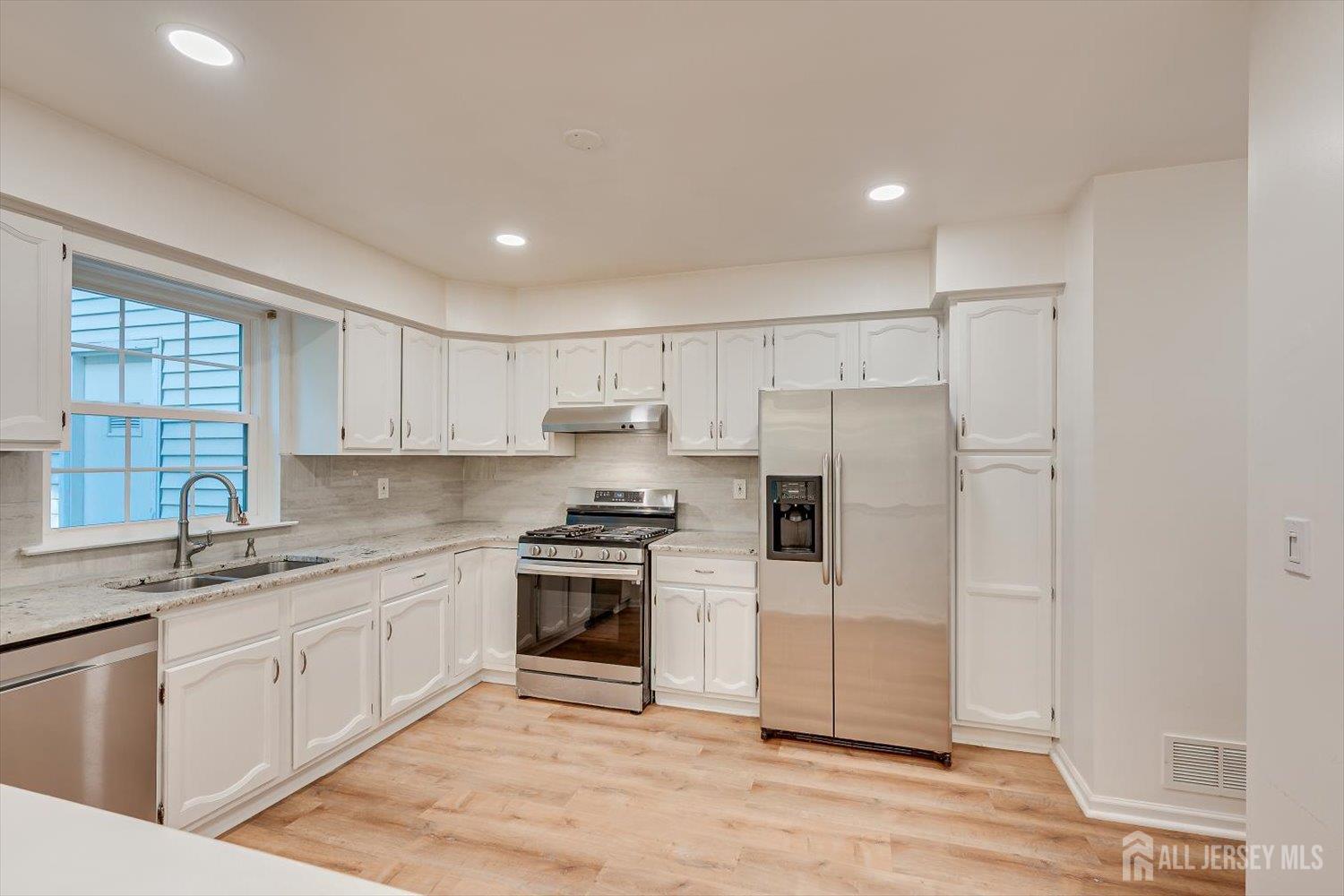 3302 Stonehedge Road Edison NJ 08820