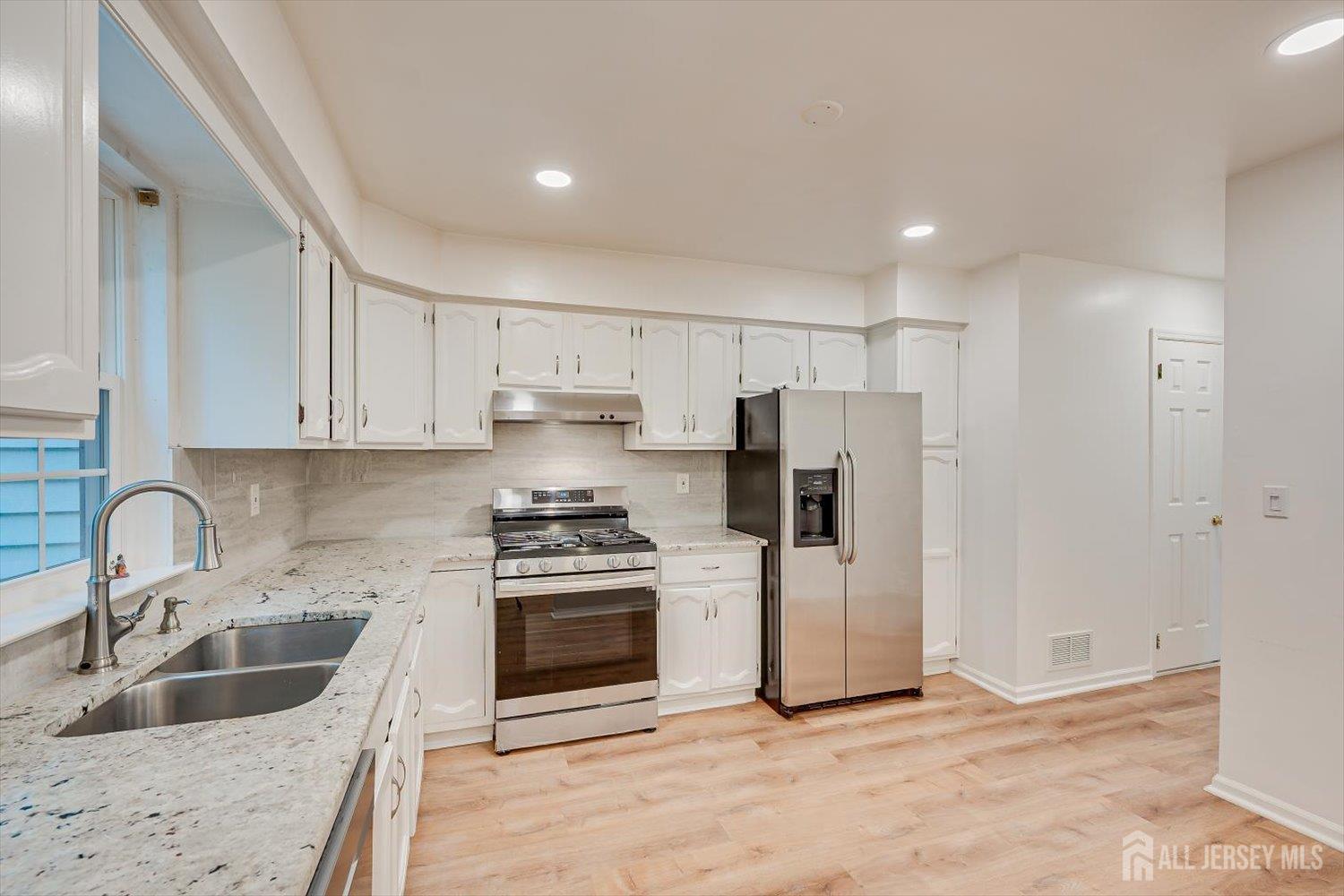 3302 Stonehedge Road Edison NJ 08820
