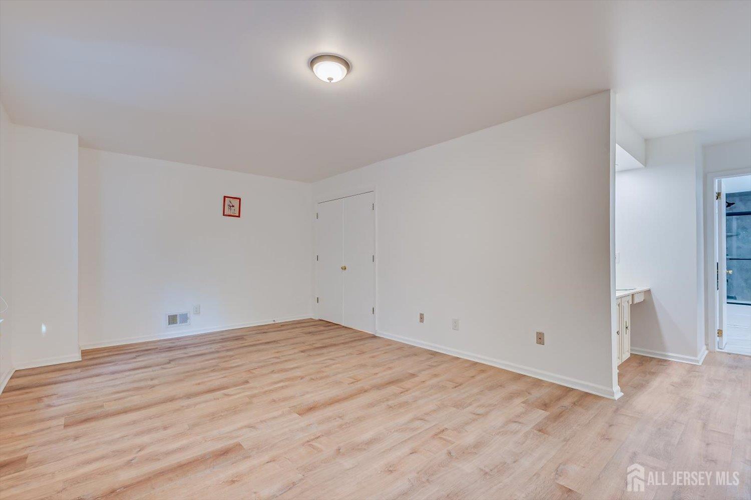 3302 Stonehedge Road Edison NJ 08820