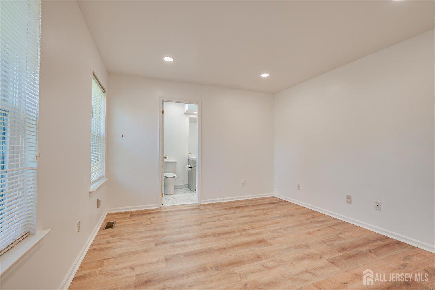 3302 Stonehedge Road Edison NJ 08820