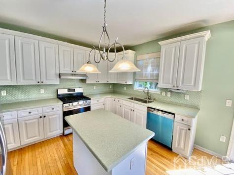 24 Skurka Court Sayreville NJ 08872