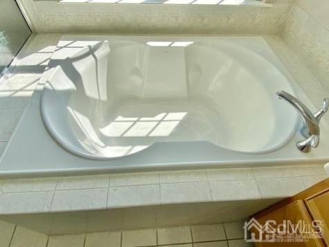 24 Skurka Court Sayreville NJ 08872