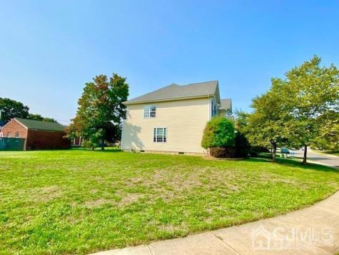 24 Skurka Court Sayreville NJ 08872
