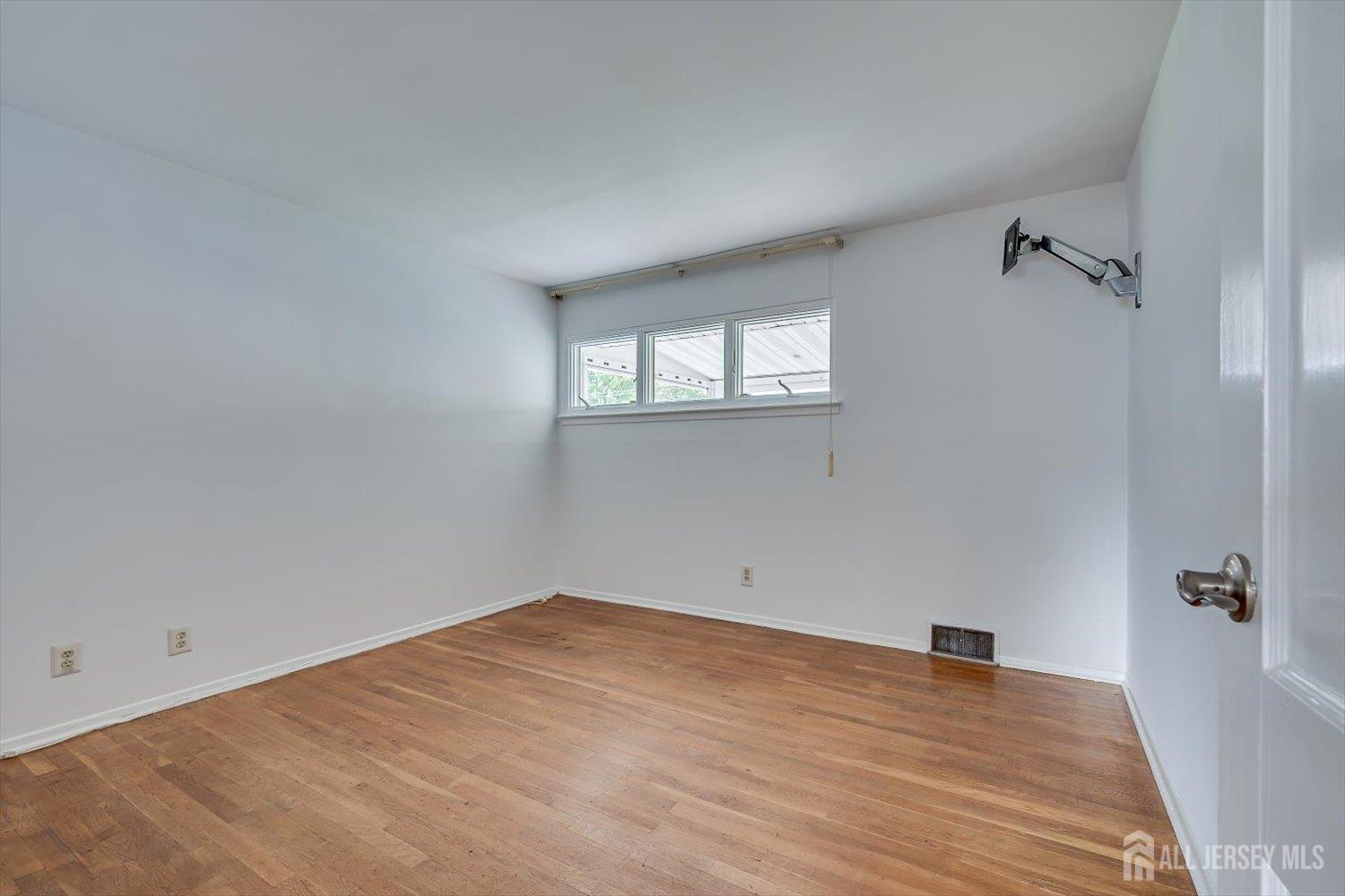 15 Lowell Street Iselin NJ 08830