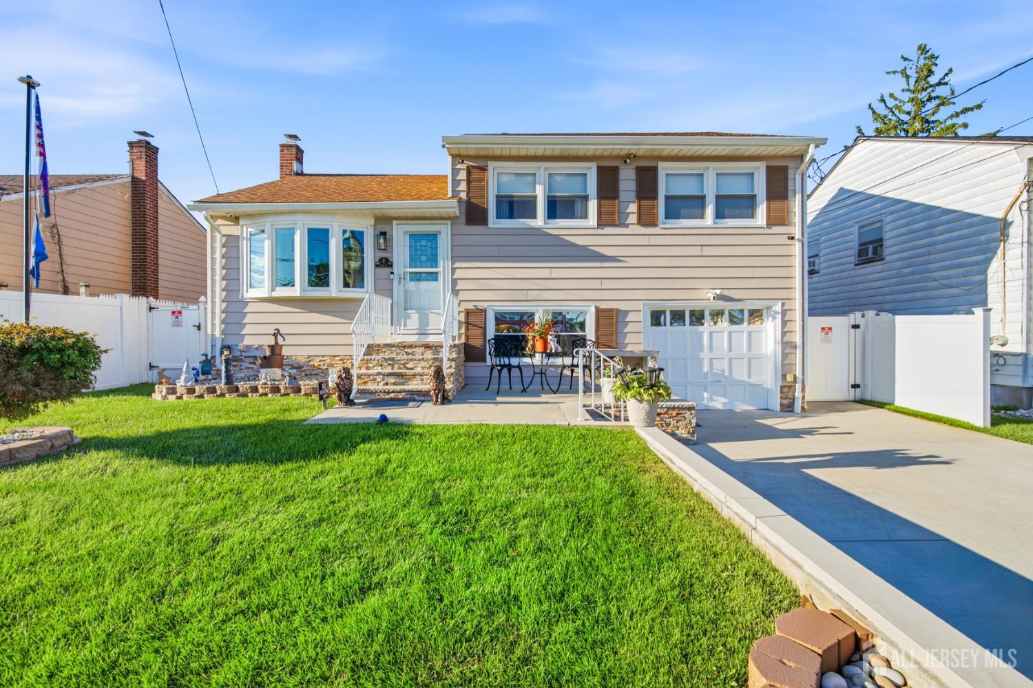 8 Oak Street Carteret NJ 07008