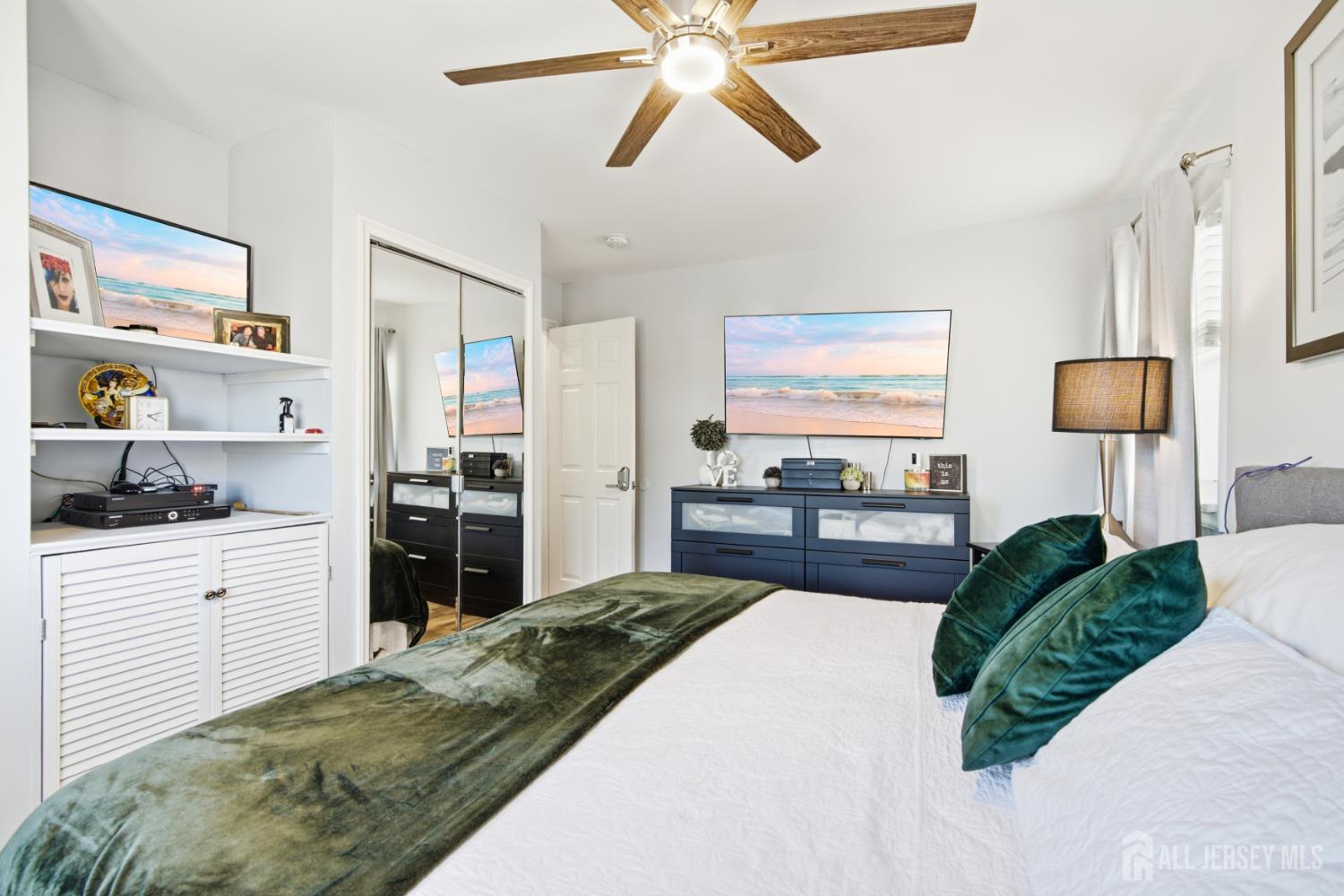 8 Oak Street Carteret NJ 07008