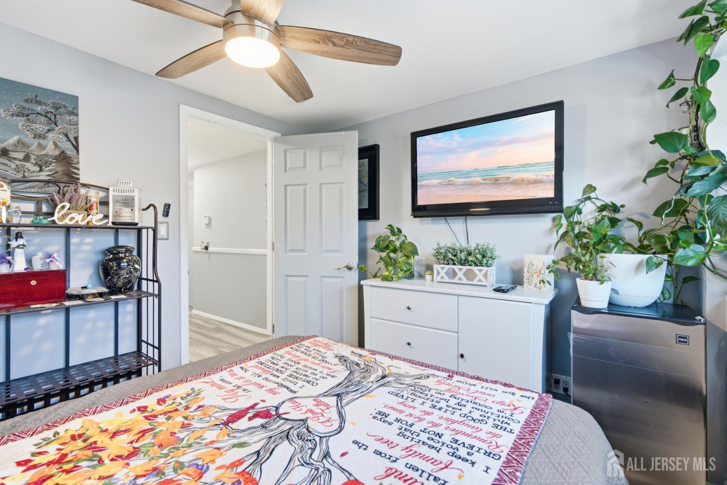 8 Oak Street Carteret NJ 07008