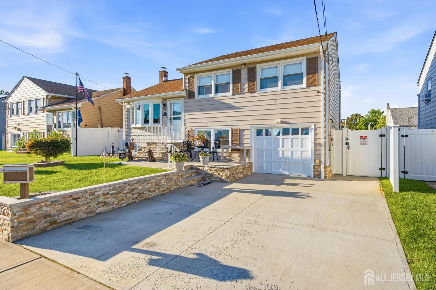 8 Oak Street Carteret NJ 07008